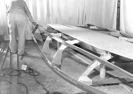 Stiletto plywood ski boat construction 17