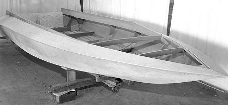 Stiletto plywood ski boat construction 27