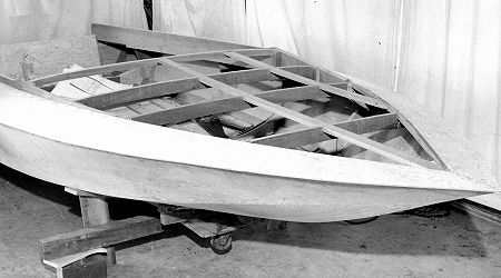 Stiletto plywood ski boat construction 28